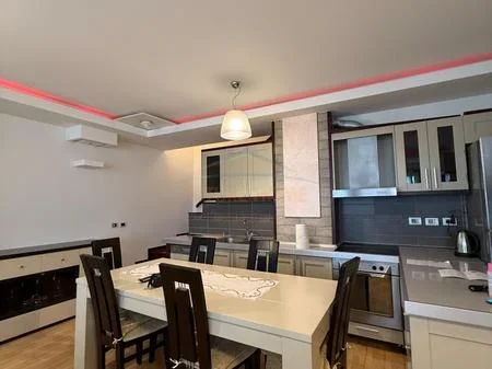 Tirane, jepet me qera Dublex Kati 3, 850 € 