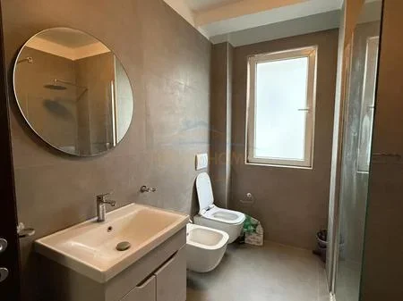 Tirane, jepet me qera Dublex Kati 3, 850 € 