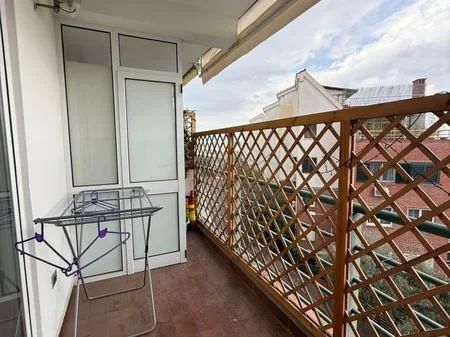 Tirane, jepet me qera Dublex Kati 3, 850 € 