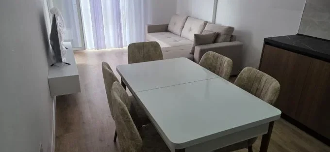 Tirane, jepet me qera apartament 2+1+Ballkon Kati 2, 500 € (tek Kompleksi Univers City , QTU .)