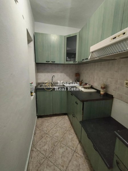 Tirane, jepet me qera apartament 2+1 Kati 3, 80 m² 400 € (Rruga Ferit Xhajko)