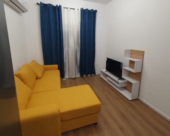 Tirane, jepet me qera apartament 1+1+Ballkon , 450 € (Jepet apartament 1+1 me qira tek Rezidenca Kadiu , Rruga Ali Demi .)