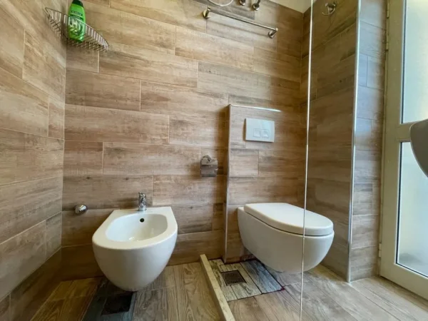 Tirane, jepet me qera apartament 1+1 Kati 3, 50 m² 600 € (MYSLYM SHYR)