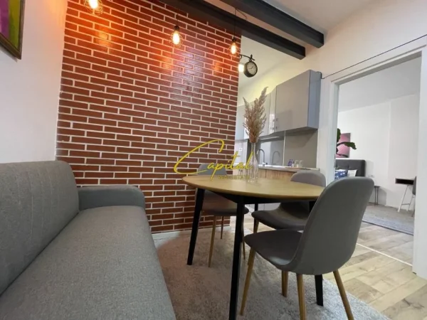 Tirane, jepet me qera apartament 1+1 Kati 3, 50 m² 600 € (MYSLYM SHYRI)