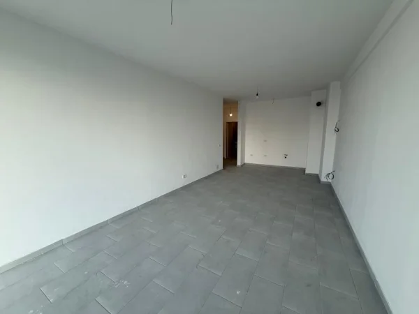 Tirane, jepet me qera zyre , 152 m² 1.100 € (Golden Tower, Mine Peza)