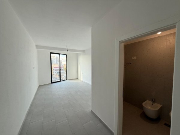 Tirane, jepet me qera zyre , 152 m² 1.100 € (Golden Tower, Mine Peza)