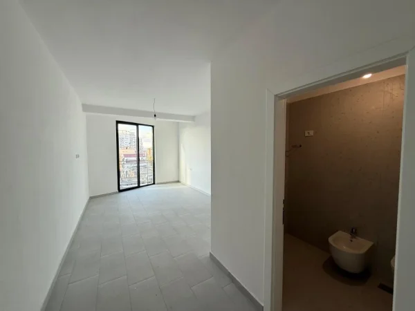 Tirane, jepet me qera zyre , 152 m² 1.100 € (Golden Tower, Mine Peza)