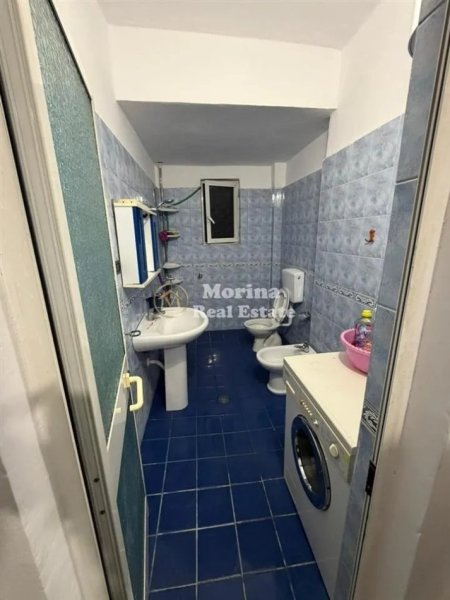 Tirane, jepet me qera apartament 1+1 Kati 4, 60 m² 400 € (Ish Parku i Autobusave)