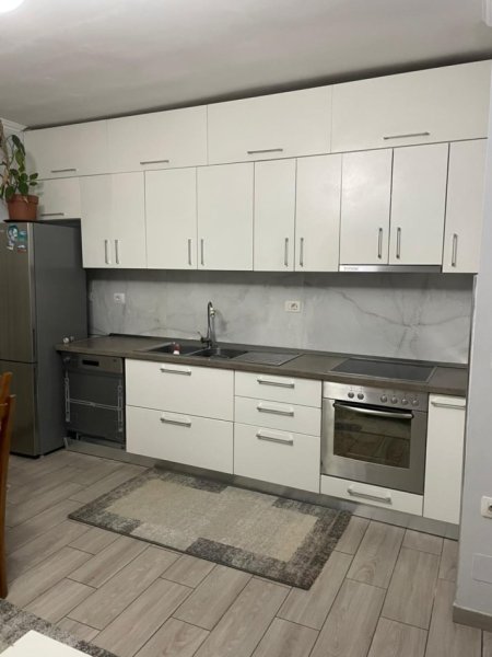 Tirane, jepet me qera apartament 1+1+Ballkon Kati 4, 500 € 