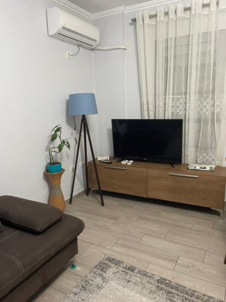 Tirane, jepet me qera apartament 1+1+Ballkon Kati 4, 500 € 