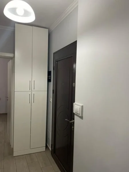 Tirane, jepet me qera apartament 1+1+Ballkon Kati 4, 500 € 
