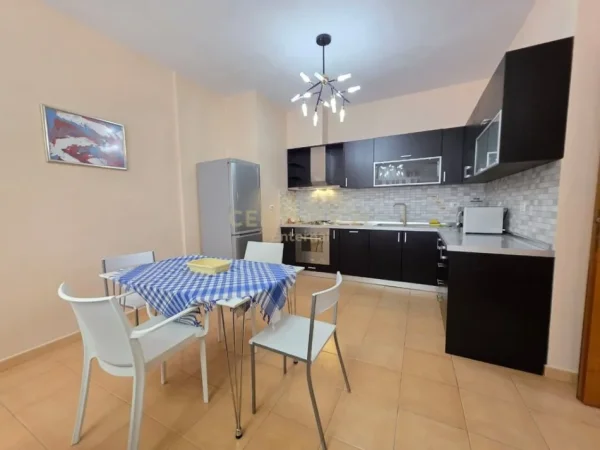 Tirane, jepet me qera apartament 2+1 Kati 2, 100 m² 850 € (Rruga e Elbasanit)