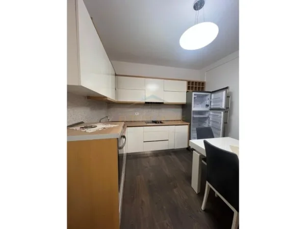 Tirane, shitet apartament 2+1+Ballkon Kati 6, 109 m² 180.000 € (Astir)