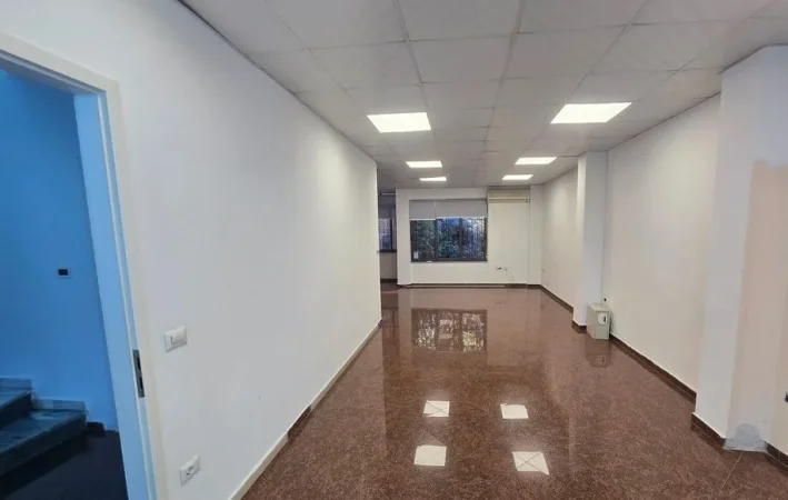 Tirane, jepet me qera ambjent biznesi Kati 3, 290 m² 4.200 € (MYSLYM SHYRI)