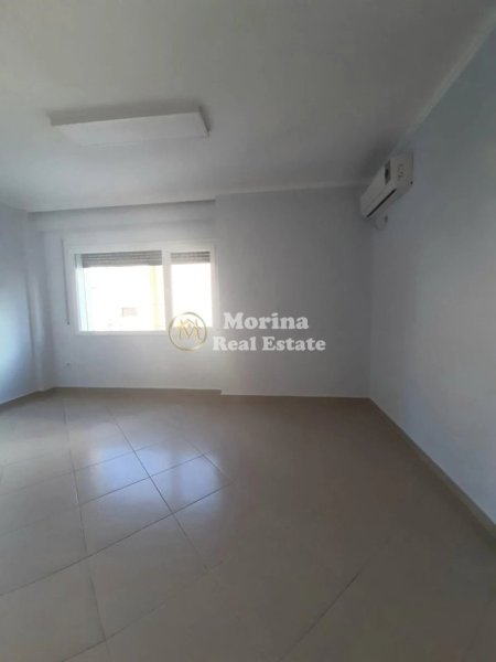 Tirane, jepet me qera ambjent biznesi Kati 1, 95 m² 800 € (Toptani)