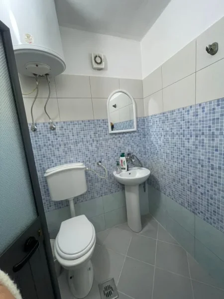 Tirane, jepet me qera garsonier , 45 m² 450 € (Rruga Artan Lenja)