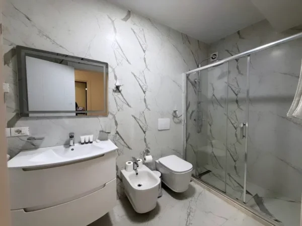 Tirane, shitet apartament 2+1 , 87 m² 240.000 € 