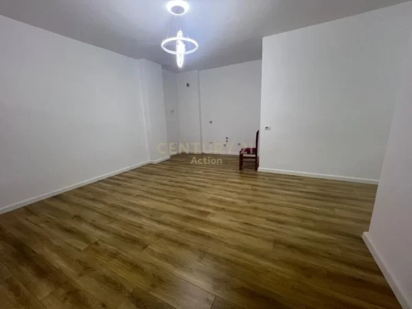 Tirane, shitet apartament 2+1 Kati 2, 77 m² 120.000 € (Astir)