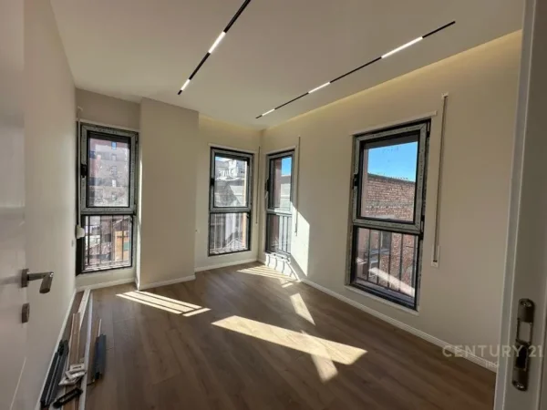 Tirane, shitet apartament 2+1 Kati 3, 86 m² 210.000 € (Shkolla e Kuqe)