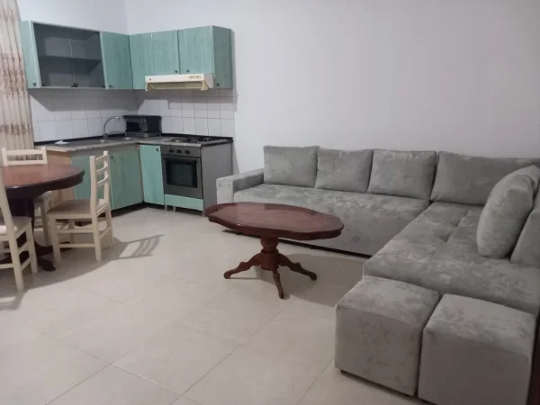 Tirane, jepet me qera shtepi 2+1 Kati 1, Çmimi 320 €
