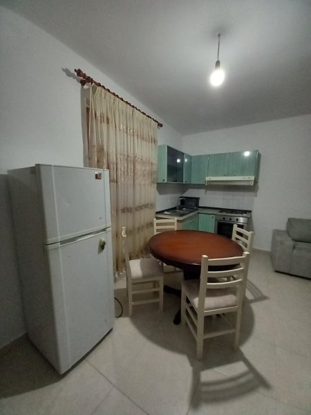 Tirane, jepet me qera shtepi 2+1 Kati 1, Çmimi 320 €