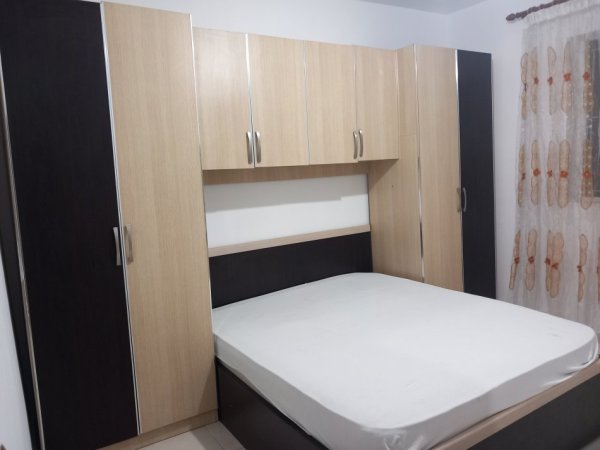 Tirane, jepet me qera shtepi 2+1 Kati 1, Çmimi 320 €