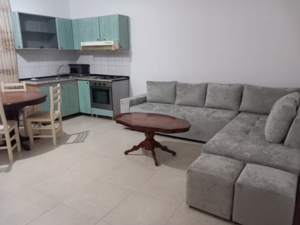 Tirane, jepet me qera shtepi 2+1 Kati 1, Çmimi 320 €