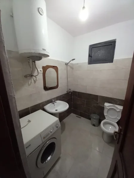 Tirane, jepet me qera shtepi 2+1 Kati 1, Çmimi 320 €