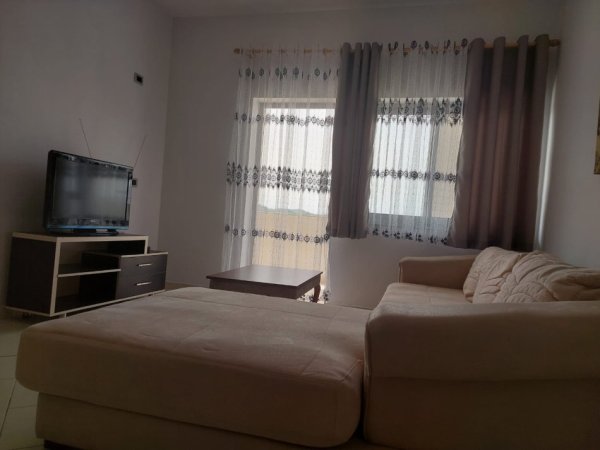 Tirane, jepet me qera apartament 1+1+Ballkon Kati 6, 70 m² 400 € (BAR OSLO)