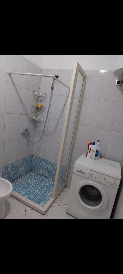 Tirane, jepet me qera apartament 1+1+Ballkon Kati 6, 70 m² 400 € (BAR OSLO)