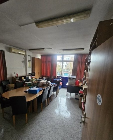 Tirane, jepet me qera ambjent biznesi Kati 2, 190 m² 1.400 € (rruga Bardhyl prane Bolv)