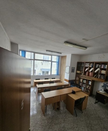 Tirane, jepet me qera ambjent biznesi Kati 2, 190 m² 1.400 € (rruga Bardhyl prane Bolv)