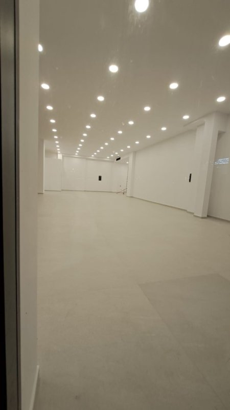 Tirane, jepet me qera dyqan Kati 0, 166 m² 4.200 € (Delijorgji)