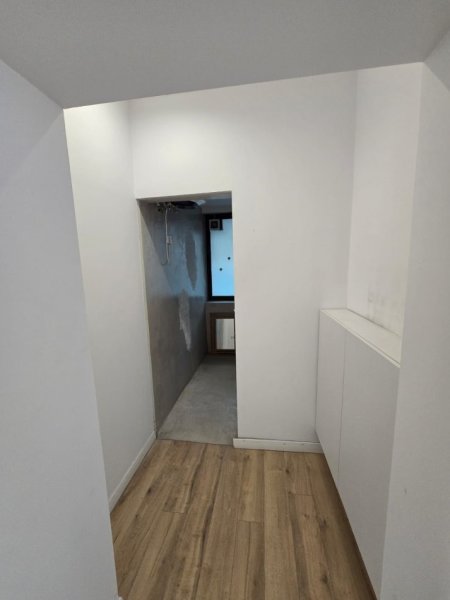 Tirane, jepet me qera Kati 1, 83 m² 1.500 € (Rruga e Durrësit)