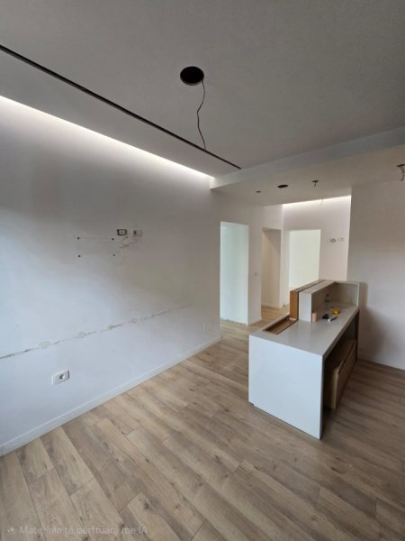 Tirane, jepet me qera Kati 1, 83 m² 1.500 € (Rruga e Durrësit)