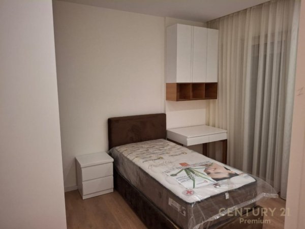 Tirane, jepet me qera apartament 3+1+Ballkon Kati 2, 131 m² 1.100 € (Liqeni Thate)