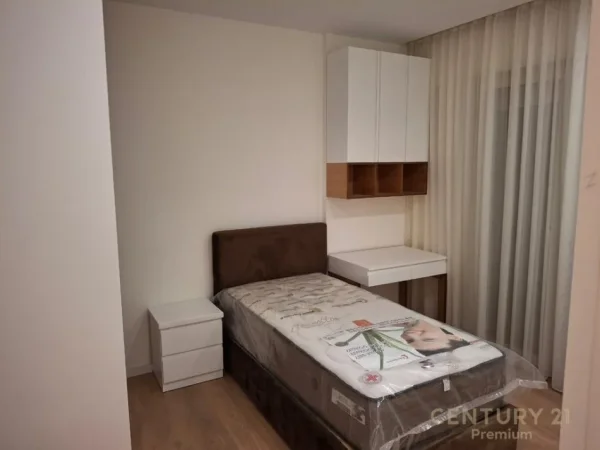 Tirane, jepet me qera apartament 3+1+Ballkon Kati 2, 131 m² 1.100 € (Liqeni Thate)
