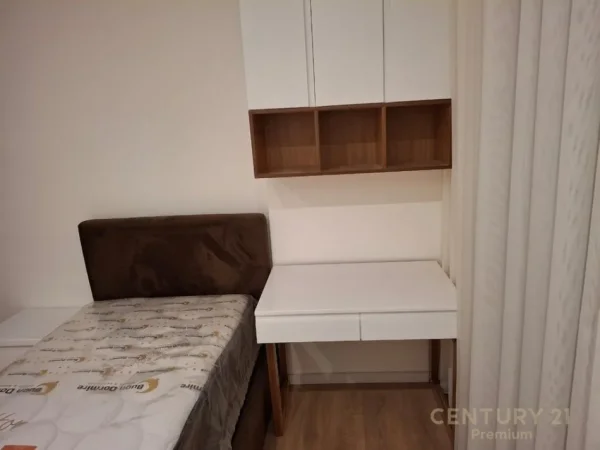 Tirane, jepet me qera apartament 3+1+Ballkon Kati 2, 131 m² 1.100 € (Liqeni Thate)