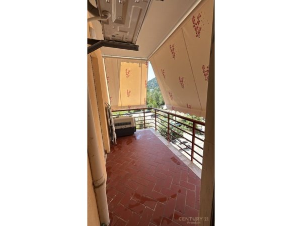 Tirane, jepet me qera apartament 3+1+Ballkon Kati 2, 131 m² 1.100 € (Liqeni Thate)