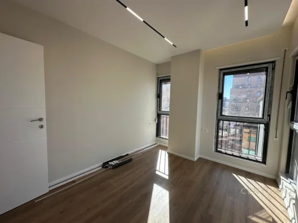 Tirane, shes apartament Kati 3, 86 m² 210.000 € (Shkolla e kuqe)