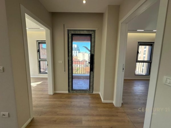 Tirane, shes apartament Kati 3, 86 m² 210.000 € (Shkolla e kuqe)