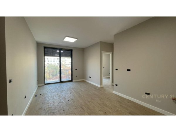 Tirane, jepet me qera apartament 2+1 Kati 2, 73 m² 650 € (Shkolla e Kuqe)