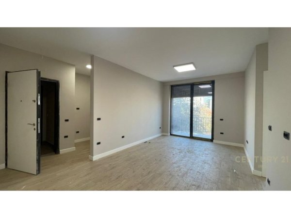 Tirane, jepet me qera apartament 2+1 Kati 2, 73 m² 650 € (Shkolla e Kuqe)