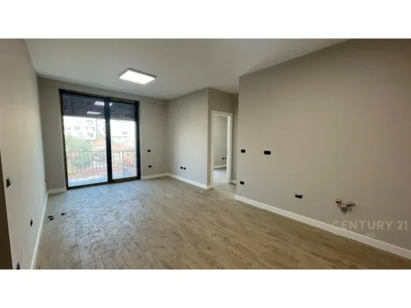 Tirane, jepet me qera apartament 2+1 Kati 2, 73 m² 650 € (Shkolla e Kuqe)