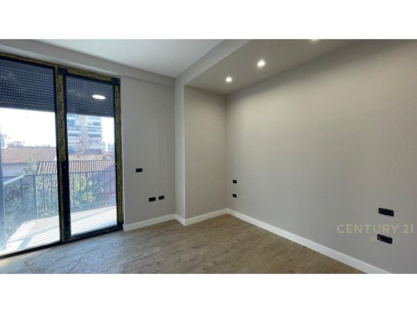 Tirane, jepet me qera apartament 2+1 Kati 2, 73 m² 650 € (Shkolla e Kuqe)