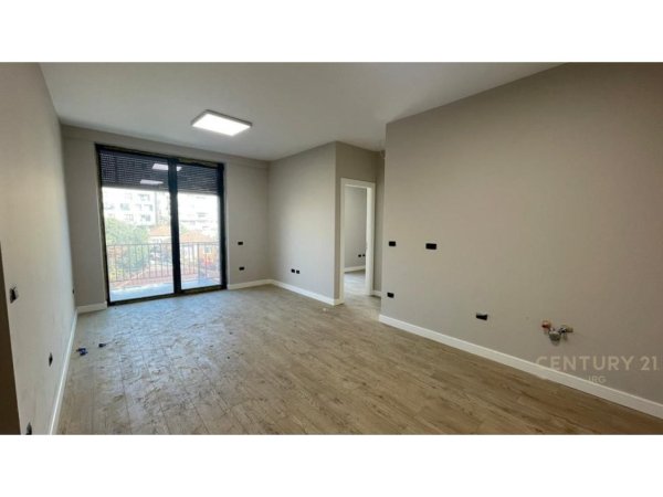 Tirane, jepet me qera zyre Kati 2, 73 m² 650 € (Shkolla Kuqe)
