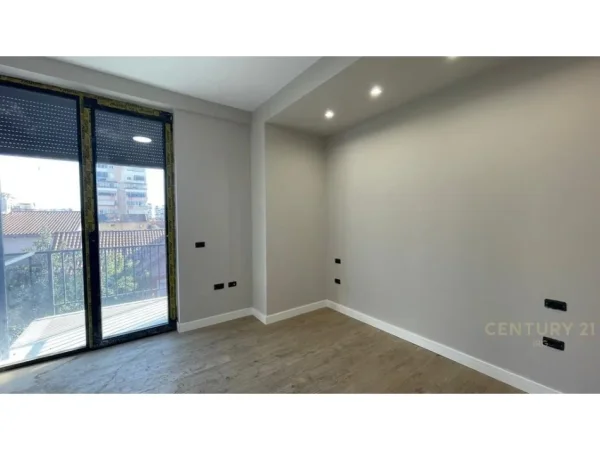 Tirane, jepet me qera zyre Kati 2, 73 m² 650 € (Shkolla Kuqe)