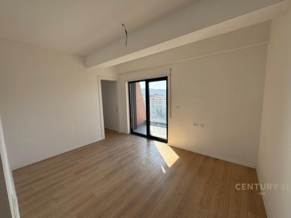 Tirane, shitet apartament 3+1 Kati 7, 460.000 m² (Rruga e Kavajes)