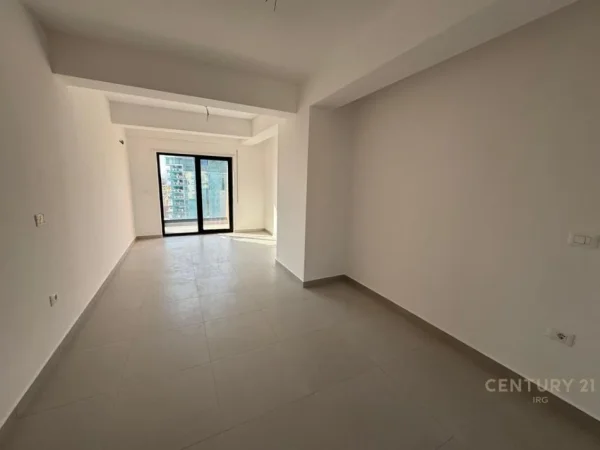 Tirane, shitet apartament 3+1 Kati 7, 460.000 m² (Rruga e Kavajes)