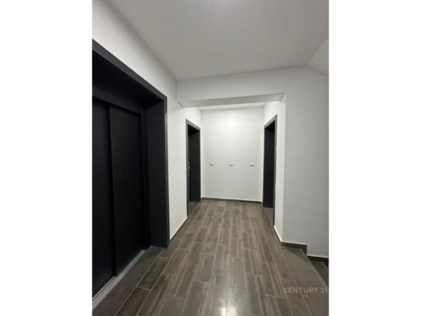Tirane, shitet apartament 3+1 Kati 7, 460.000 m² (Rruga e Kavajes)